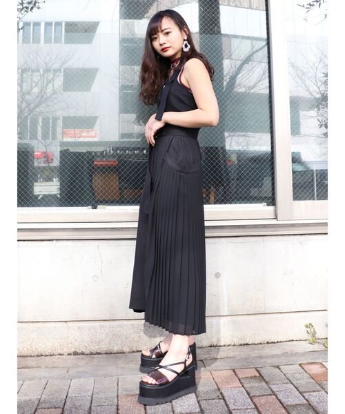 MURUA（ムルーア）の「ホルターネックコルセットワンピース（ワンピース・レディース・ブラック/カーキ/アイボリー・FREE）」の10枚目の写真