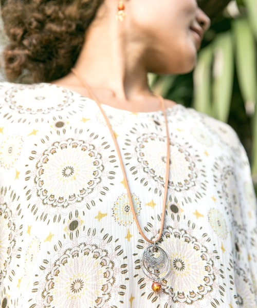 チャイハネ（チャイハネ）の「【チャイハネ】蓄光ほたる玉ラウンドフレームネックレス（ネックレス・レディース・パープル/オレンジ/ブルー/グリーン・FREE）」の5枚目の写真