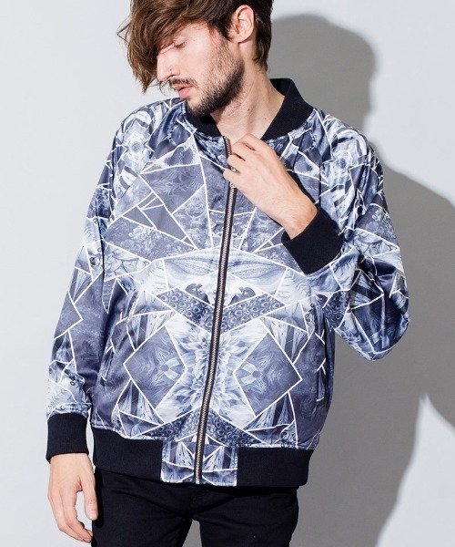 NO ID.(ノーアイディ)の「mj7722-リバーシブルステンドグラスBLZ ブルゾン(ブルゾン・メンズ・ブラック/カラフル・ONE SIZE)」の1枚目の写真