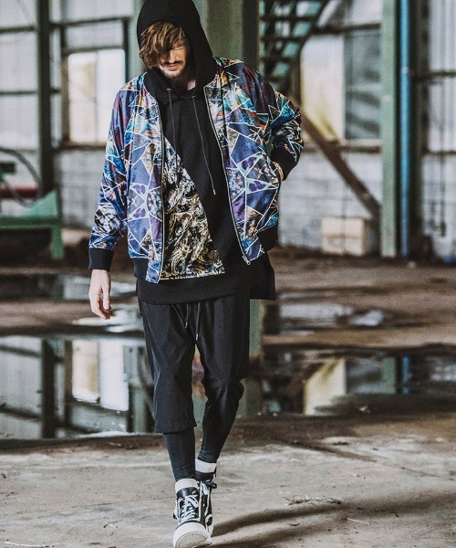 NO ID.(ノーアイディ)の「mj7722-リバーシブルステンドグラスBLZ ブルゾン(ブルゾン・メンズ・ブラック/カラフル・ONE SIZE)」の7枚目の写真
