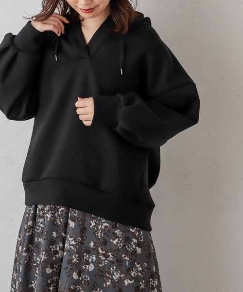 natural couture（ナチュラルクチュール）の「ダンボールニットコクーンパーカー（パーカー・レディース・ブラック/ベージュ/カーキ/ブルー/グレイッシュベージュ・FREE）」の2枚目の写真