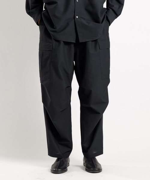 ADAM ET ROPE'（アダムエロペ）の「【吸水速乾/超軽量】ルーズテーパード カーゴパンツ/セットアップ対応（カーゴパンツ・メンズ・ブラック・S/M/L/XL/XS）」の15枚目の写真