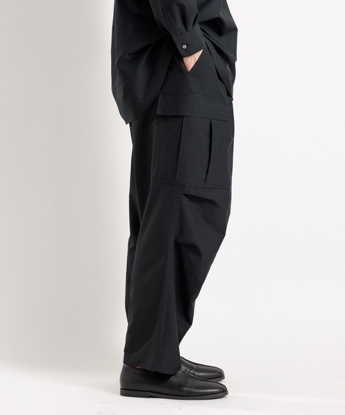 ADAM ET ROPE'（アダムエロペ）の「【吸水速乾/超軽量】ルーズテーパード カーゴパンツ/セットアップ対応（カーゴパンツ・メンズ・ブラック・S/M/L/XL/XS）」の16枚目の写真