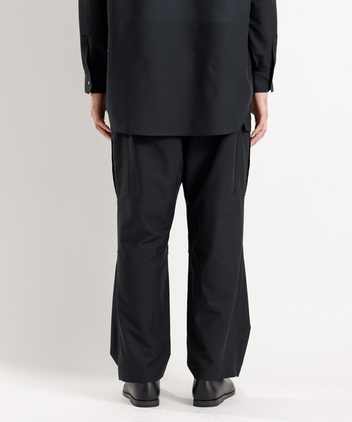 ADAM ET ROPE'（アダムエロペ）の「【吸水速乾/超軽量】ルーズテーパード カーゴパンツ/セットアップ対応（カーゴパンツ・メンズ・ブラック・S/M/L/XL/XS）」の17枚目の写真