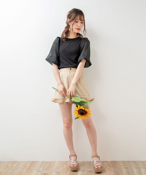 MAJESTIC LEGON(マジェスティックレゴン)の「ガーリーフリルショートパンツ(その他パンツ・レディース・サンドベージュ/ベージュ/ブラック・SMALL/MEDIUM)」の4枚目の写真