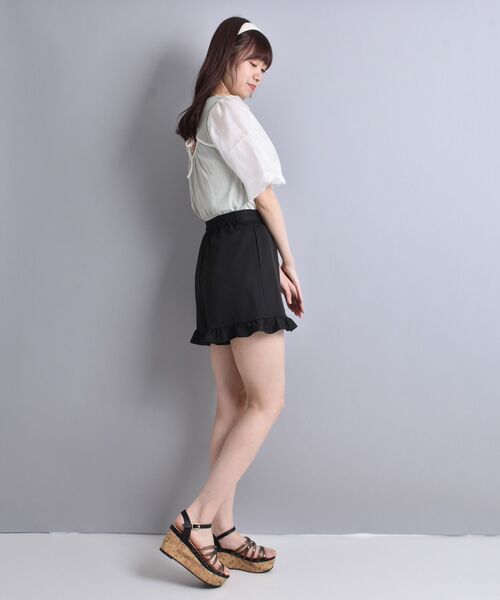 MAJESTIC LEGON(マジェスティックレゴン)の「ガーリーフリルショートパンツ(その他パンツ・レディース・サンドベージュ/ベージュ/ブラック・SMALL/MEDIUM)」の12枚目の写真