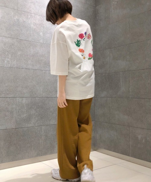 Lui's（ルイス）の「【AIKA HIRANO × Lui's FEMME/アイカ ヒラノ × ルイス ファム】オーバーTシャツ "flowercircle"（Tシャツ/カットソー・レディース・ホワイト・FREE）」の19枚目の写真