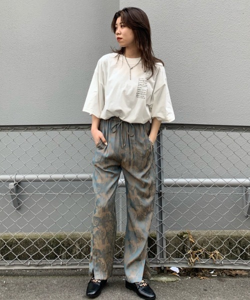 Lui's（ルイス）の「【AIKA HIRANO × Lui's FEMME/アイカ ヒラノ × ルイス ファム】オーバーTシャツ "flowercircle"（Tシャツ/カットソー・レディース・ホワイト・FREE）」の21枚目の写真