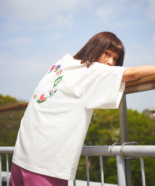 Lui's（ルイス）の「【AIKA HIRANO × Lui's FEMME/アイカ ヒラノ × ルイス ファム】オーバーTシャツ "flowercircle"（Tシャツ/カットソー・レディース・ホワイト・FREE）」の16枚目の写真