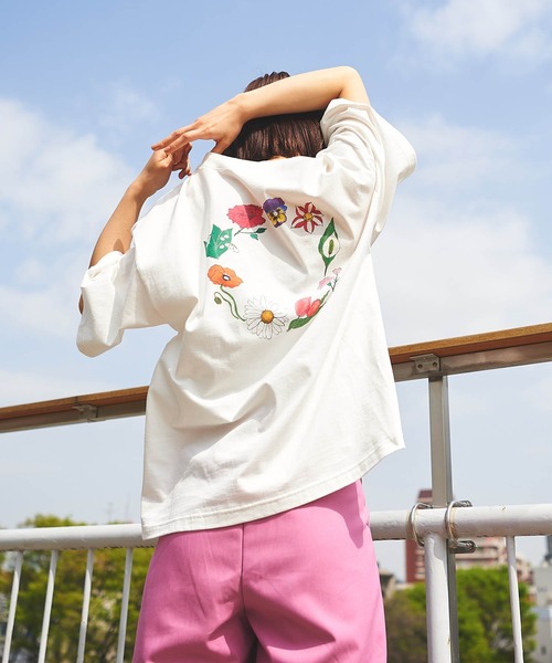 Lui's（ルイス）の「【AIKA HIRANO × Lui's FEMME/アイカ ヒラノ × ルイス ファム】オーバーTシャツ "flowercircle"（Tシャツ/カットソー・レディース・ホワイト・FREE）」の17枚目の写真
