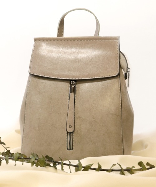 florist（フローリスト）の「【2WAY】ショルダーバッグになるフラップレザーリュックサック（バックパック/リュック・レディース・グレー/ブラック/キャメル/グリーン・FREE）」の3枚目の写真