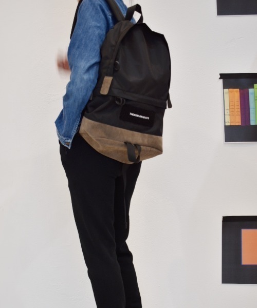 THEATRE PRODUCTS（シアタープロダクツ）の「POLYESTER・ECO SUEDE BACKPACK（バックパック/リュック・レディース・ピンク/ベージュ/ブラック・FREE）」の2枚目の写真