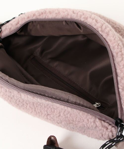 FILA（フィラ）の「【FILA/フィラ】筆記体刺繍 ボアフリース ウエストバッグ（ボディバッグ/ウエストポーチ・レディース・チャコールグレー/ベージュ/ブラウン/スモークピンク・FREE）」の10枚目の写真