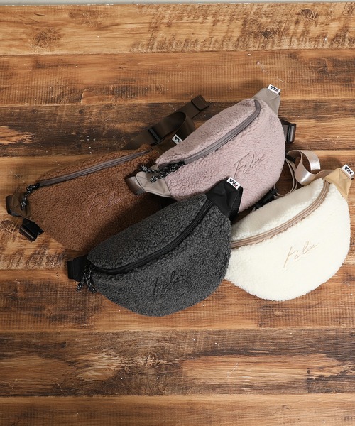 FILA（フィラ）の「【FILA/フィラ】筆記体刺繍 ボアフリース ウエストバッグ（ボディバッグ/ウエストポーチ・レディース・チャコールグレー/ベージュ/ブラウン/スモークピンク・FREE）」の15枚目の写真