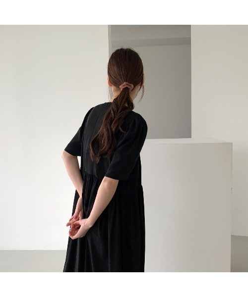 MINS MINIS(ミンスミニス)の「プリーツロングワンピース(ワンピース・レディース・ブラック/ピンクベージュ・FREE)」の16枚目の写真