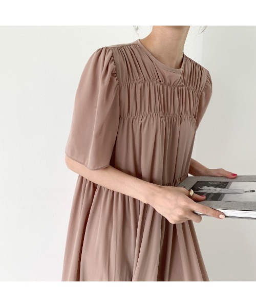 MINS MINIS(ミンスミニス)の「プリーツロングワンピース(ワンピース・レディース・ブラック/ピンクベージュ・FREE)」の3枚目の写真