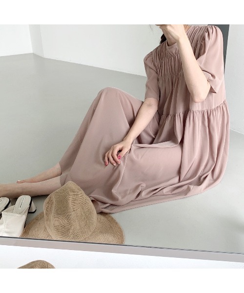 MINS MINIS(ミンスミニス)の「プリーツロングワンピース(ワンピース・レディース・ブラック/ピンクベージュ・FREE)」の14枚目の写真