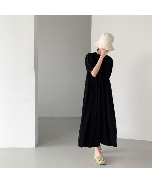 MINS MINIS(ミンスミニス)の「プリーツロングワンピース(ワンピース・レディース・ブラック/ピンクベージュ・FREE)」の9枚目の写真