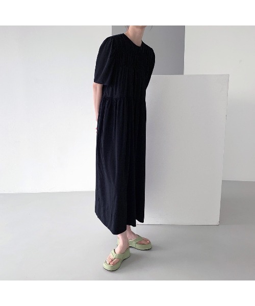 MINS MINIS(ミンスミニス)の「プリーツロングワンピース(ワンピース・レディース・ブラック/ピンクベージュ・FREE)」の12枚目の写真