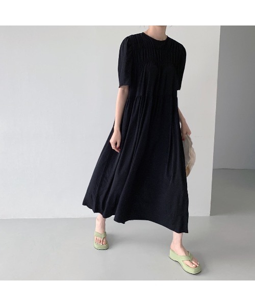 MINS MINIS(ミンスミニス)の「プリーツロングワンピース(ワンピース・レディース・ブラック/ピンクベージュ・FREE)」の17枚目の写真