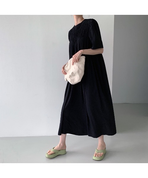 MINS MINIS(ミンスミニス)の「プリーツロングワンピース(ワンピース・レディース・ブラック/ピンクベージュ・FREE)」の4枚目の写真