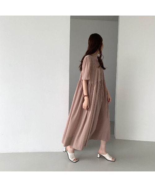 MINS MINIS(ミンスミニス)の「プリーツロングワンピース(ワンピース・レディース・ブラック/ピンクベージュ・FREE)」の19枚目の写真