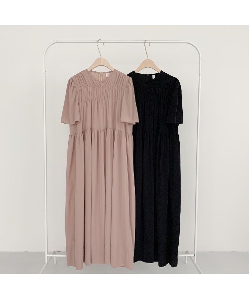 MINS MINIS(ミンスミニス)の「プリーツロングワンピース(ワンピース・レディース・ブラック/ピンクベージュ・FREE)」の7枚目の写真