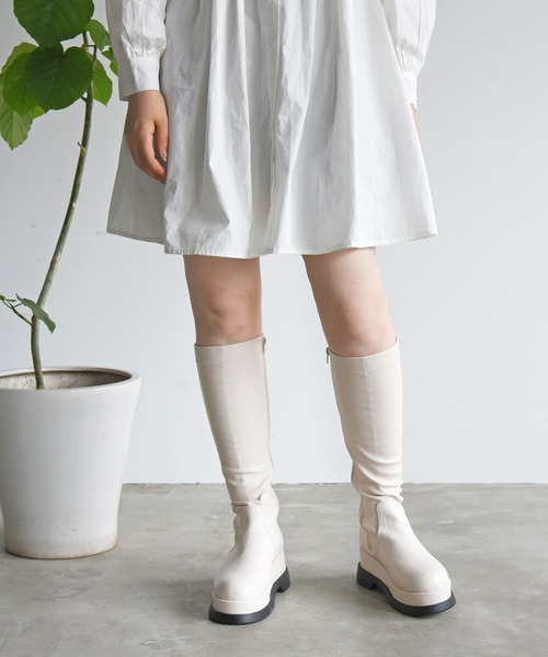 sango（sango）の「ラウンドトゥトラックソールストレッチロングブーツ（ブーツ・レディース・ブラック/アイボリー/グレイッシュベージュ・LL/S/M/L）」の2枚目の写真