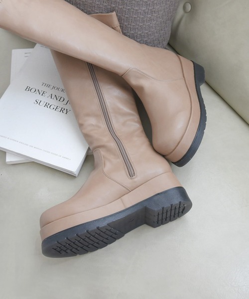 sango（sango）の「ラウンドトゥトラックソールストレッチロングブーツ（ブーツ・レディース・ブラック/アイボリー/グレイッシュベージュ・LL/S/M/L）」の9枚目の写真