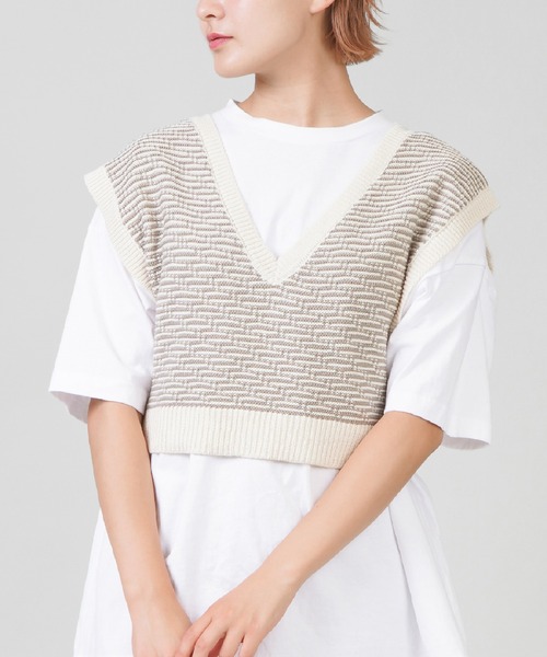 SPINNS（スピンズ）の「2WAY 柄アクリルベスト（ベスト・レディース・ブラウン/ナチュラル/カーキ・ONESIZE）」の2枚目の写真