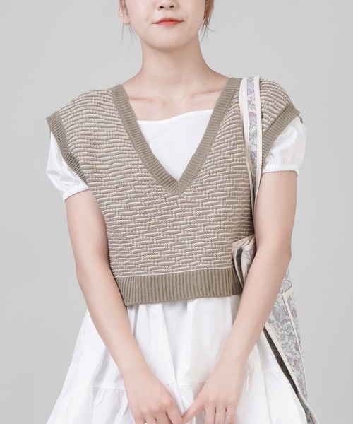 SPINNS（スピンズ）の「2WAY 柄アクリルベスト（ベスト・レディース・ブラウン/ナチュラル/カーキ・ONESIZE）」の3枚目の写真