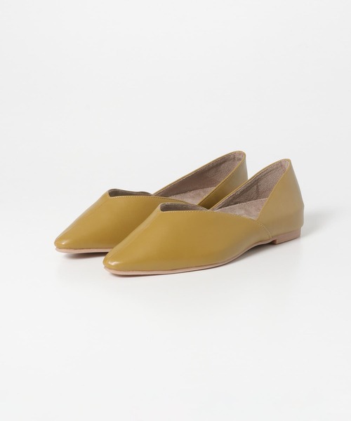 SENSE OF PLACE by URBAN RESEARCH（センスオブプレイスバイアーバンリサーチ）の「センターシームポインテッドフラットパンプス（パンプス・レディース・ベージュ/マスタード/ブラウン/ブラック・LARGE/SMALL/MEDIUM）」の13枚目の写真