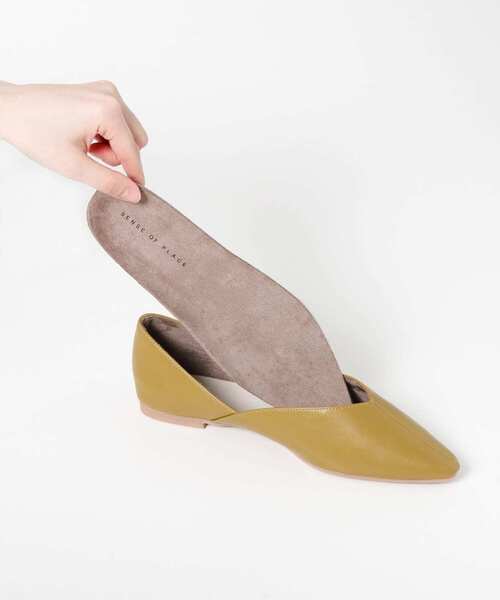SENSE OF PLACE by URBAN RESEARCH（センスオブプレイスバイアーバンリサーチ）の「センターシームポインテッドフラットパンプス（パンプス・レディース・ベージュ/マスタード/ブラウン/ブラック・LARGE/SMALL/MEDIUM）」の10枚目の写真