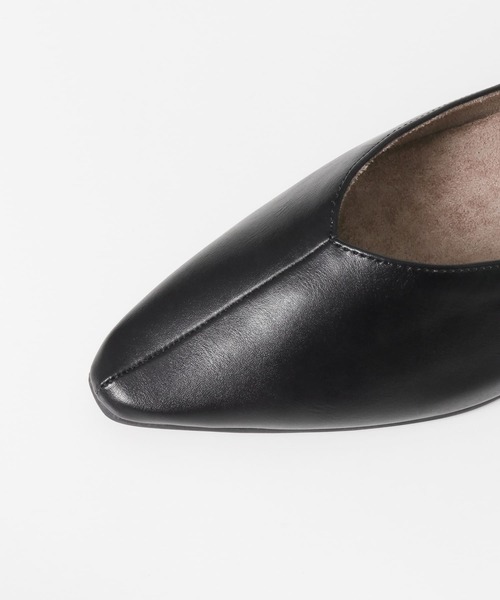 SENSE OF PLACE by URBAN RESEARCH（センスオブプレイスバイアーバンリサーチ）の「センターシームポインテッドフラットパンプス（パンプス・レディース・ベージュ/マスタード/ブラウン/ブラック・LARGE/SMALL/MEDIUM）」の6枚目の写真