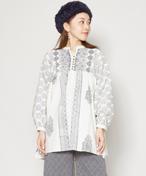 チャイハネ（チャイハネ）の「【チャイハネ】ブロックプリント ビブレトップス（シャツ/ブラウス・レディース・ホワイト/ブラック/ブラウン・FREE）」の2枚目の写真