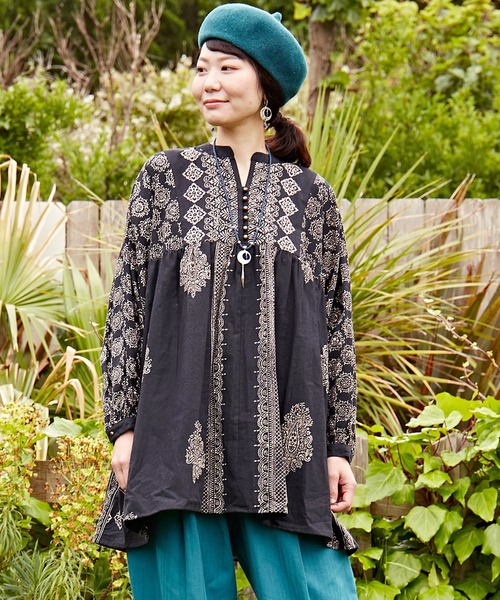 チャイハネ（チャイハネ）の「【チャイハネ】ブロックプリント ビブレトップス（シャツ/ブラウス・レディース・ホワイト/ブラック/ブラウン・FREE）」の3枚目の写真