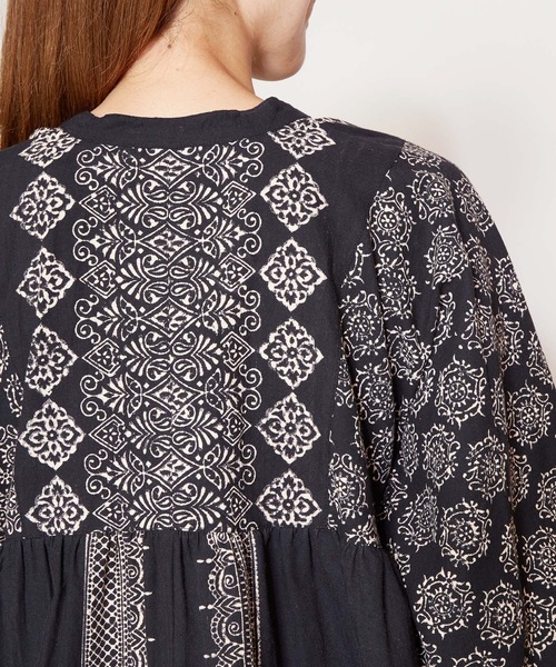 チャイハネ（チャイハネ）の「【チャイハネ】ブロックプリント ビブレトップス（シャツ/ブラウス・レディース・ホワイト/ブラック/ブラウン・FREE）」の13枚目の写真