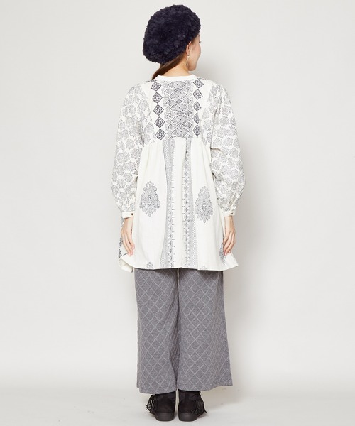 チャイハネ（チャイハネ）の「【チャイハネ】ブロックプリント ビブレトップス（シャツ/ブラウス・レディース・ホワイト/ブラック/ブラウン・FREE）」の22枚目の写真