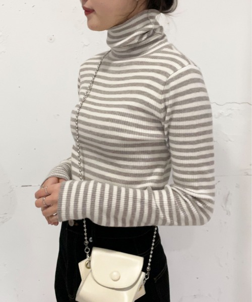 EPIMI E'PIMMY（エピミエピミー）の「ボーダータートルリブニットプルオーバー（ニット/セーター・レディース・ブラック/ベージュ/グレー・MEDIUM）」の3枚目の写真