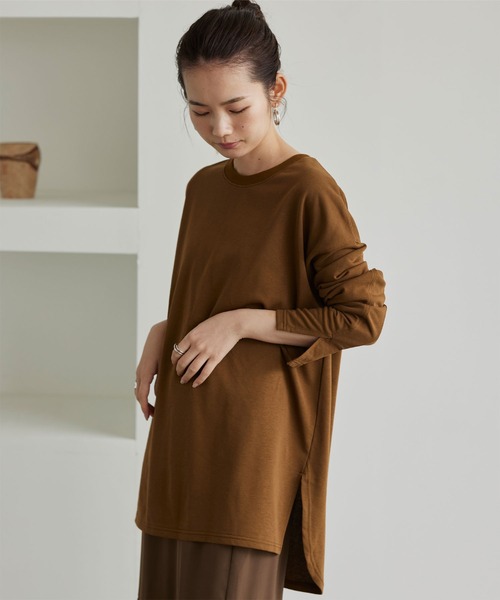titivate(ティティベイト)の「毛焼きミニ裏毛カットソーチュニック(Tシャツ/カットソー・レディース・ブラウン/オフホワイト/イエロー/グリーン/チャコール・FREE)」の4枚目の写真