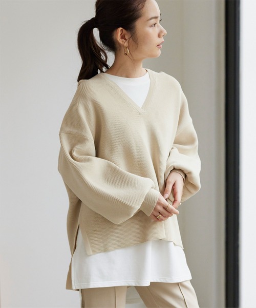 titivate(ティティベイト)の「毛焼きミニ裏毛カットソーチュニック(Tシャツ/カットソー・レディース・ブラウン/オフホワイト/イエロー/グリーン/チャコール・FREE)」の2枚目の写真