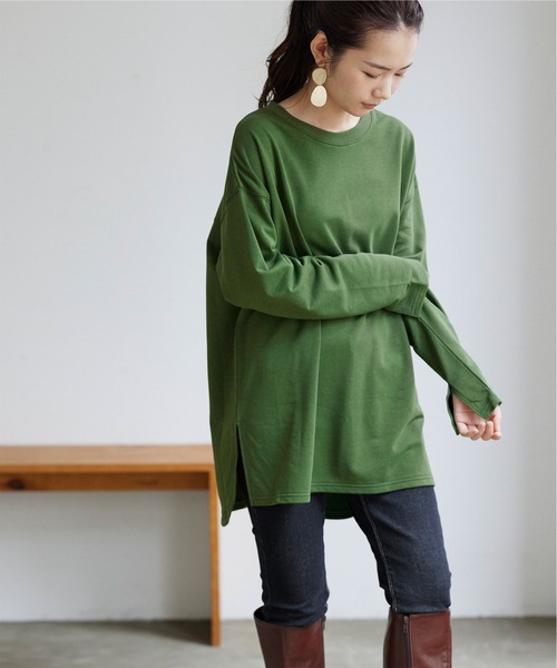 titivate(ティティベイト)の「毛焼きミニ裏毛カットソーチュニック(Tシャツ/カットソー・レディース・ブラウン/オフホワイト/イエロー/グリーン/チャコール・FREE)」の1枚目の写真