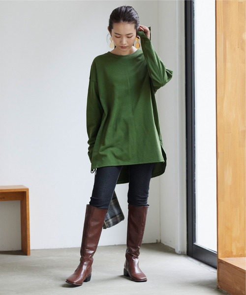 titivate(ティティベイト)の「毛焼きミニ裏毛カットソーチュニック(Tシャツ/カットソー・レディース・ブラウン/オフホワイト/イエロー/グリーン/チャコール・FREE)」の6枚目の写真