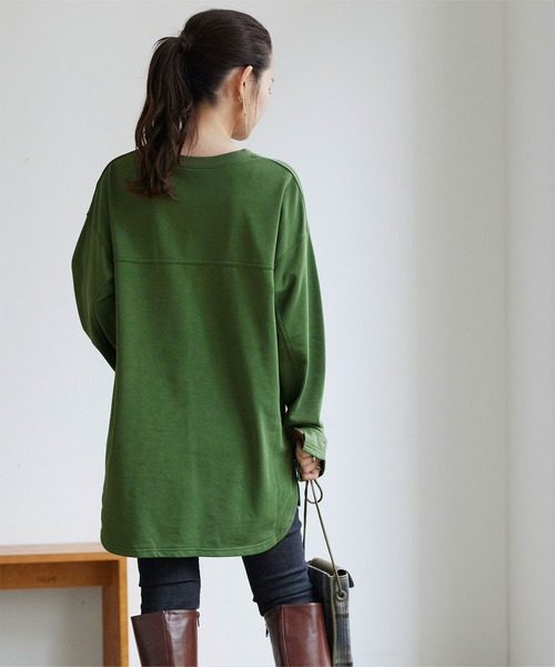 titivate(ティティベイト)の「毛焼きミニ裏毛カットソーチュニック(Tシャツ/カットソー・レディース・ブラウン/オフホワイト/イエロー/グリーン/チャコール・FREE)」の13枚目の写真