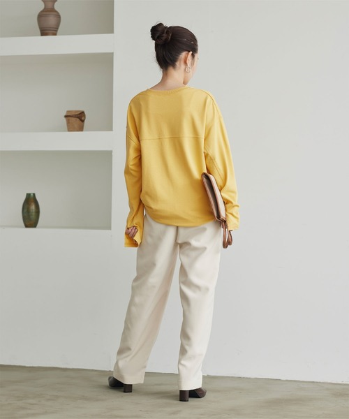 titivate(ティティベイト)の「毛焼きミニ裏毛カットソーチュニック(Tシャツ/カットソー・レディース・ブラウン/オフホワイト/イエロー/グリーン/チャコール・FREE)」の22枚目の写真