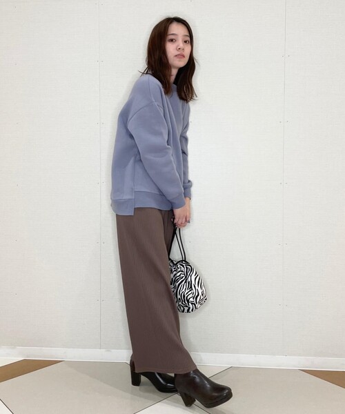 SHOO・LA・RUE(シューラルー)の「◆裏起毛シンプルスウェット(スウェット・レディース・カーキ/ブルー/キャメル/ナチュラル/ピンク系/ブラック・04/03/02)」の8枚目の写真