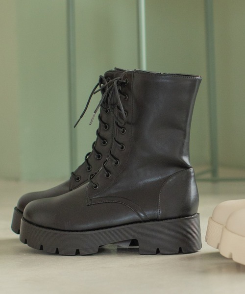 repipi armario(レピピ アルマリオ)の「ボリュームソールブーツ(ブーツ・キッズ・ホワイト/ブラック・SMALL/MEDIUM/LARGE)」の2枚目の写真