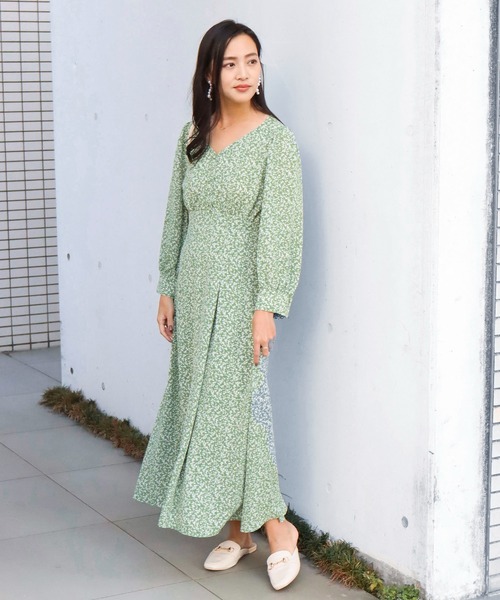 libelle more（リベル モア）の「小花柄エンパイアワンピース