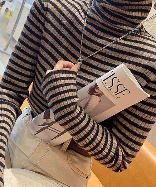 a lot of love（ア ロット オブ ラブ）の「タイニーボーダー　ニットトップス（ニット/セーター・レディース・ブラック/カーキ/グリーン/モカ・FREE）」の2枚目の写真