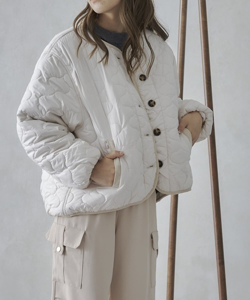 mona Belinda（モナベリンダ）の「バックロゴキルティングジャケット